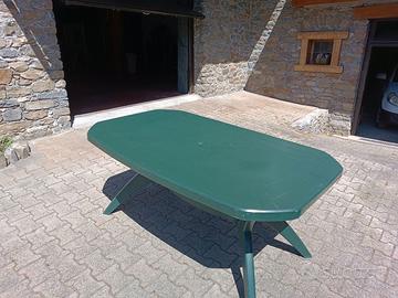 Tavolo da esterno in plastica