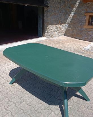 Tavolo da esterno in plastica