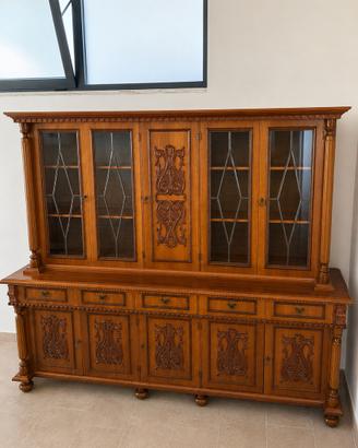 Elegante credenza con vetrina tavolo allungabile