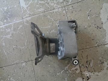 SUPPORTO MOTORE PER EVOQUE SD4 2.2D ANNO 2015