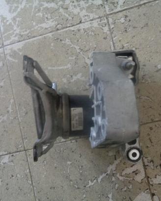 SUPPORTO MOTORE PER EVOQUE SD4 2.2D ANNO 2015