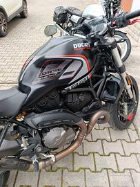 ducati Monster 821 stealth 