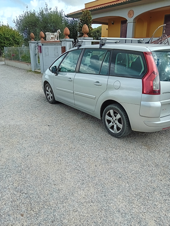 Macchina tutta accessoriata comandi al volante OR7843
