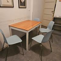 Tavolo ikea in legno cm 118x74 con 4 sedie