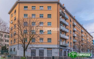 2 LOCALI DA PERSONALIZZARE CON BALCONE