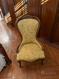 Poltroncina antica stile Luigi Filippo in noce