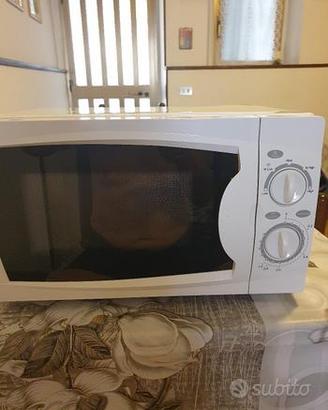 Forno a microonde modello MIN72013