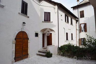 2 LOCALI A TAGLIACOZZO