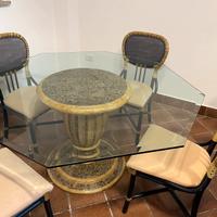Tavolo in cristallo e sedie