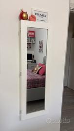 specchio con porta collane