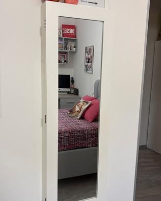 specchio con porta collane
