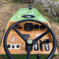 Trattore agricolo