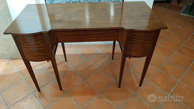 Elegante scrittoio/toilette con cassetti