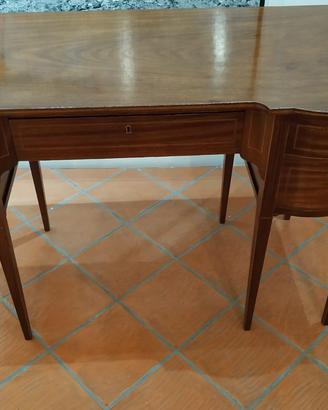 Elegante scrittoio/toilette con cassetti