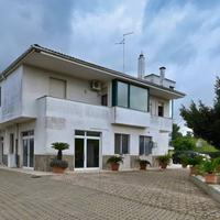 Negozio a Castellana Grotte, via Vito Matarrese