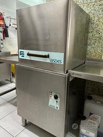 Lavastoviglie industriale