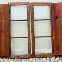 Coppia di infissi in legno