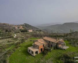 Rustico da ristrutturare in posizione panoramica