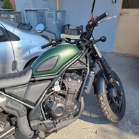 Honda scrumbler CL 500 del 2024 bauletto e antifur