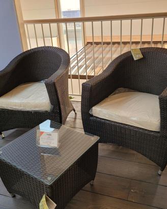 Poltroncine e  tavolino da giardino