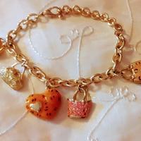 bracciale con catena color oro e ciondoli  smaltat