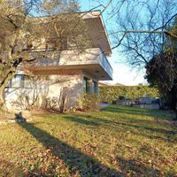 Villa singola su due livelli in pieno centro