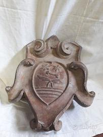 BLASONE IN PIETRA DEI PRIMI 700 .