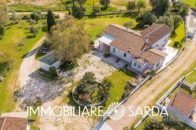 Villa in stile gallurese a Olbia, alle porte della