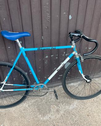 Scatto fisso bici bianchi