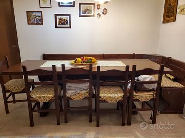 Arredamento taverna in legno di pino