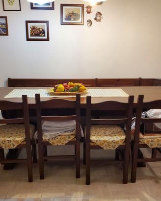 Arredamento taverna in legno di pino