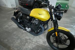 Moto Guzzi v7 stone
