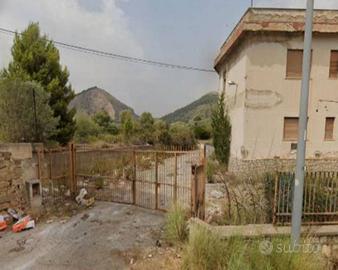 Immobile in asta di 48787 m² con più di 5 locali a