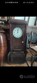 Antico orologio in noce  Funzionante
