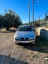 Lancia y
