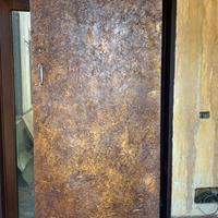 Porta scorrevole decorata a mano  con binario