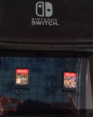nintendo switch con cassa e due giochi
