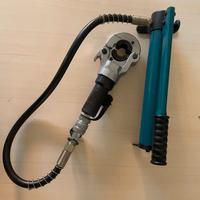 Pinzatrice multistrato idraulica con 4 matrici