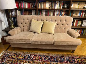 Divano elegante 3 posti capitonné con cuscini