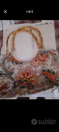 Borsa estiva con manici in bambù e paillettes