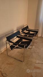 Due poltrone Wassiy di Marcel Breuer