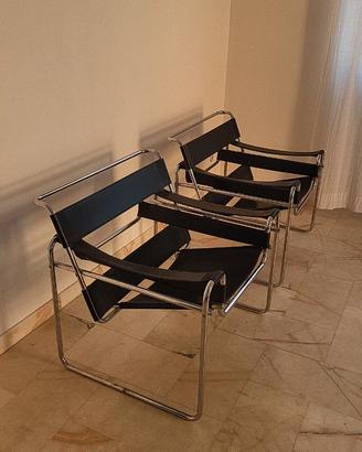 Due poltrone Wassiy di Marcel Breuer