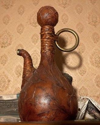 Bottiglia o fiasca decorativa vintage cuoio