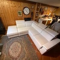 Divano praticamente nuovo