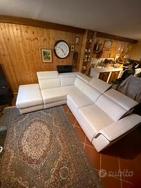 Divano praticamente nuovo