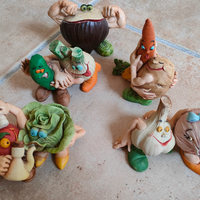 Personaggi in resina dipinti a mano