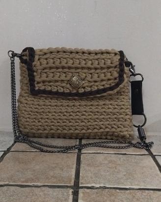 Pochette Con Catenella Fatta A Mano