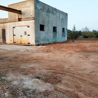 Terreno con pajara e costruzione