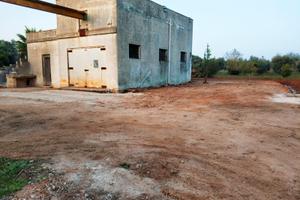 Terreno con pajara e costruzione