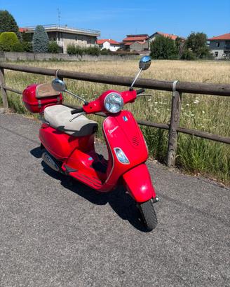 Vespa 150 lx rossa